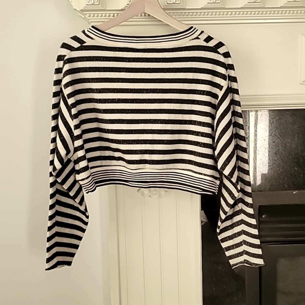 Striped Cropped Long-Sleeve Top - Black & White - Picture 5 of 7